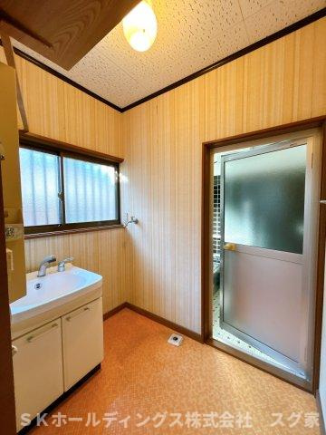 綾部市上延町旦寺中古住宅の洗面所