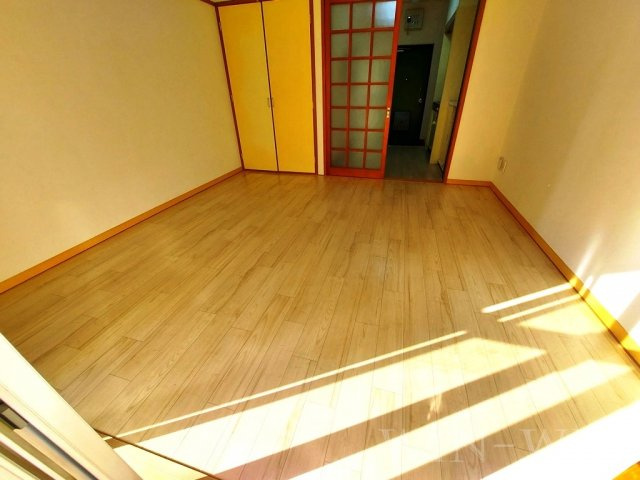 カーサ南栄の居間・リビング