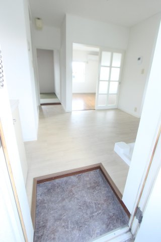 コートハウス原田A棟の玄関