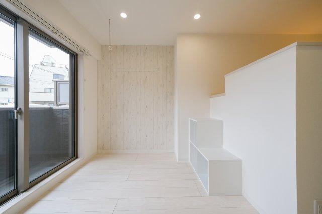 Milar堀切菖蒲園の居間・リビング|陽当りの良い開放的な空間