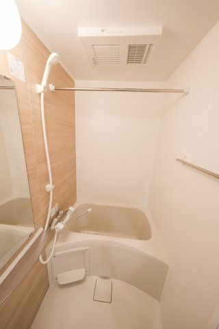 Milar堀切菖蒲園の浴室|お風呂には浴室乾燥機も付いています