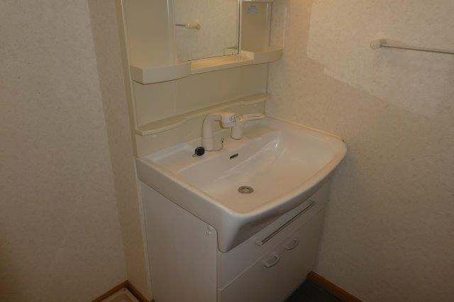 【独立洗面台】 | プラティーヌ総社Ｂ | シャンプードレッサー