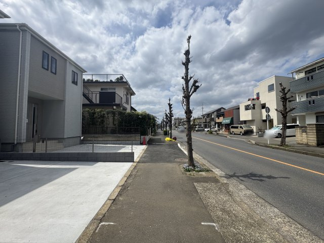 所沢市中新井3丁目・全2棟　新築一戸建　B号棟の前面道路含む現地写真