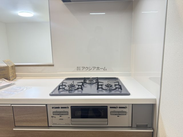 所沢市中新井3丁目・全2棟　新築一戸建　B号棟の設備|3口ガスコンロ
