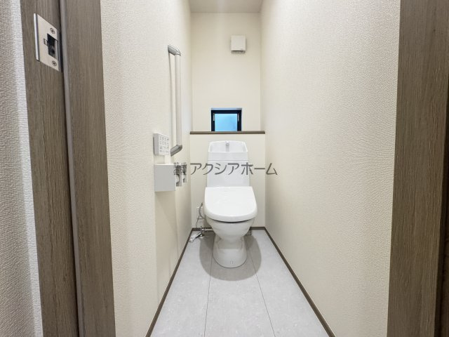 所沢市中新井3丁目・全2棟　新築一戸建　B号棟のトイレ|温水洗浄機能付