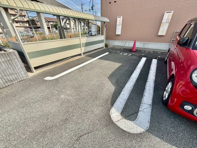 フローリアン・Fの駐車場