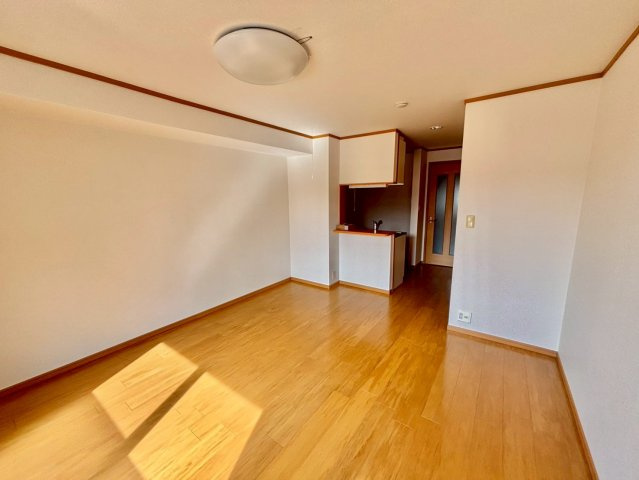 フローリアン・Fの洋室