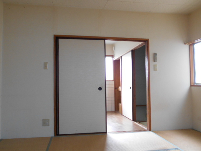 【居間・リビング】 | 光が入る和室です