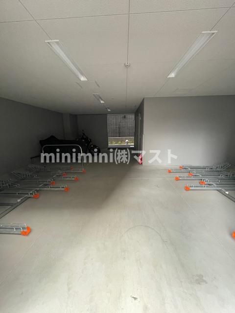 プレサンスレイズ新梅田の駐車場