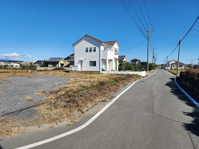 高崎市上滝町売土地 A区画の前面道路含む現地写真