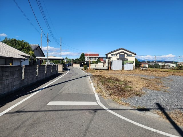 高崎市上滝町売土地 A区画の前面道路含む現地写真