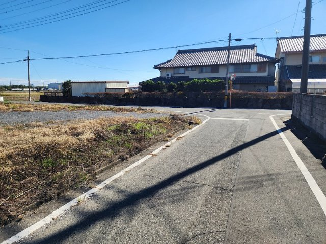 高崎市上滝町売土地 A区画の前面道路含む現地写真