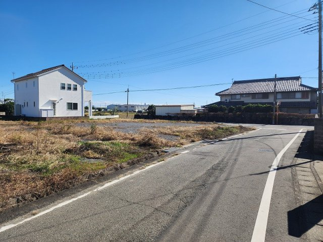 高崎市上滝町売土地 A区画の前面道路含む現地写真
