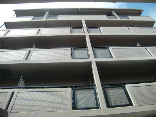 ソレアード岡本南の外観