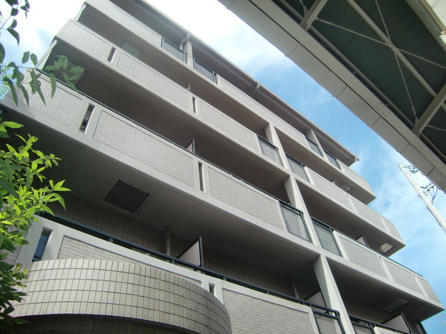 ソレアード岡本南の外観