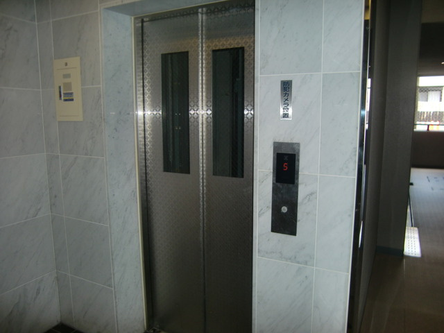 ソレアード岡本南のエントランス|エレベーター