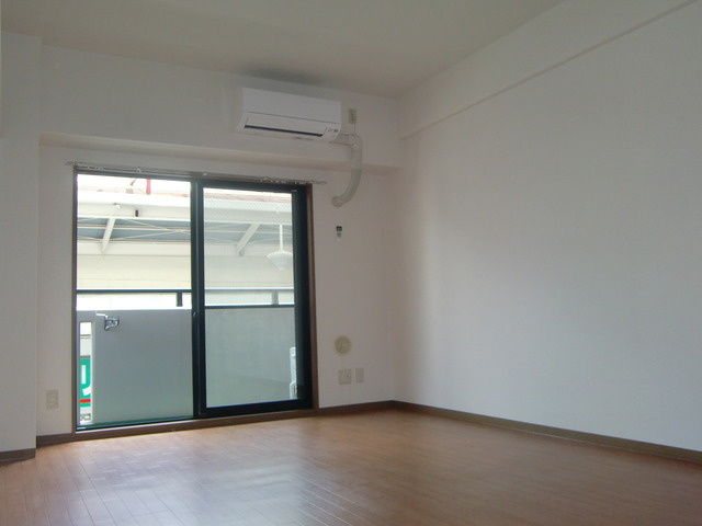 ソレアード岡本南の居間・リビング