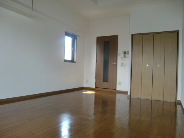 ソレアード岡本南の洋室