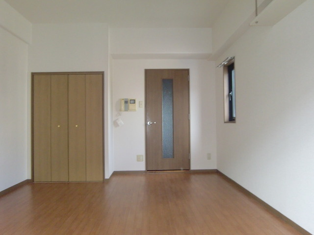 ソレアード岡本南の洋室