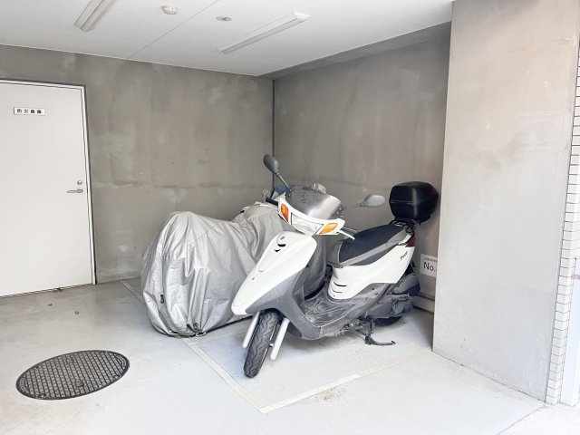 GROWS堀切菖蒲園AZの駐車場