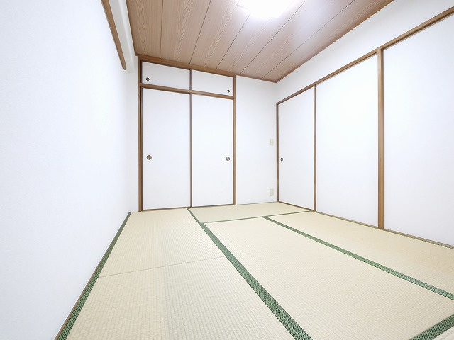 天理二階堂パーク・ホームズの和室|柔らかい畳が心地よい和室