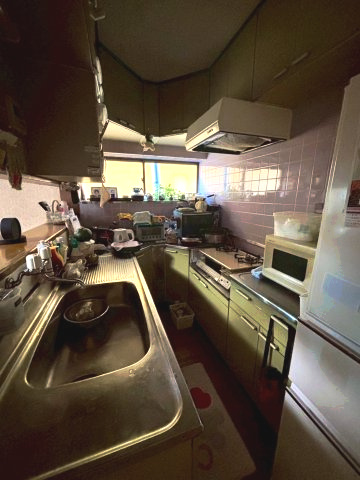 野田市三ツ堀　中古戸建　ビルトインガレージのキッチン|コンパクトなキッチンで掃除もラクラク！