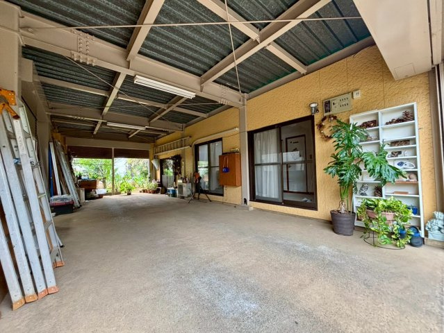 野田市三ツ堀　中古戸建　ビルトインガレージの駐車場|縦列2台の駐車が可能となります！（車種による）