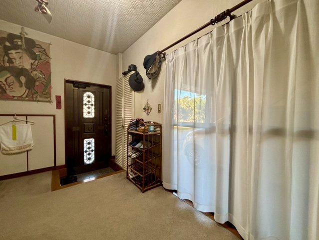 野田市三ツ堀　中古戸建　ビルトインガレージの玄関|広々した開放感のある玄関です！