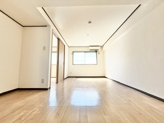 川端マンションの居間・リビング
