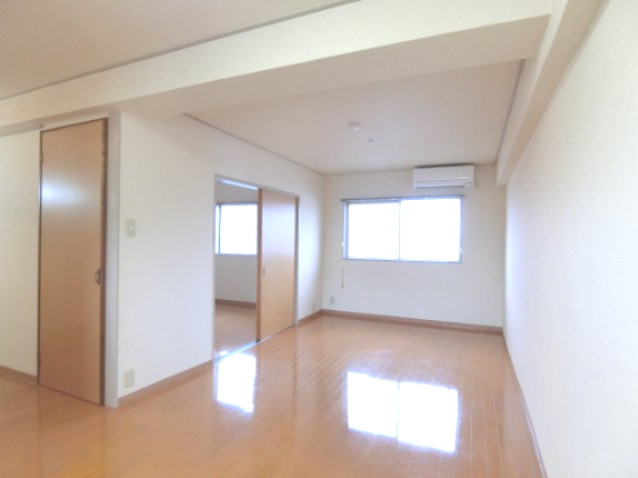 川端マンションの居間・リビング|別部屋イメージ写真