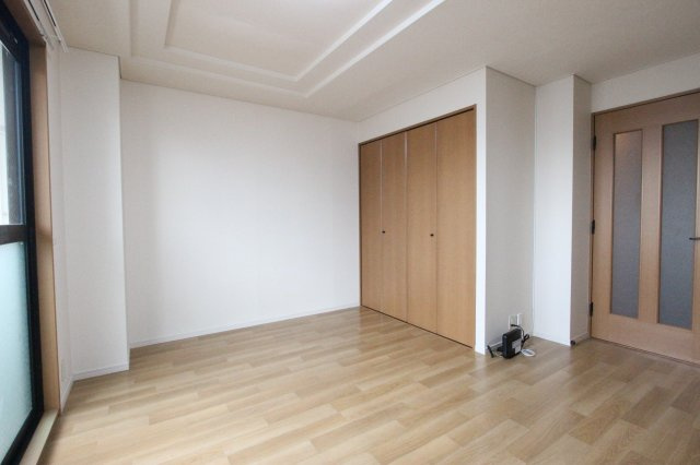 エメラルドノービレⅡの居間・リビング