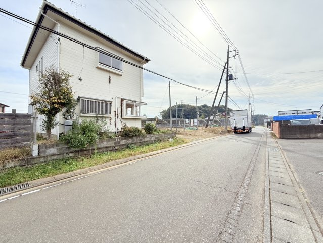 土浦市沢辺中古住宅の前面道路含む現地写真
