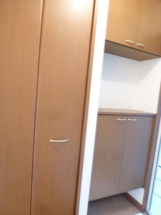 プリムローズ　Cの玄関|反転同タイプ・現況優先