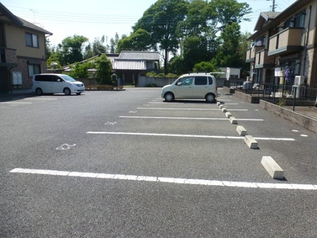 プリムローズ　Cの駐車場