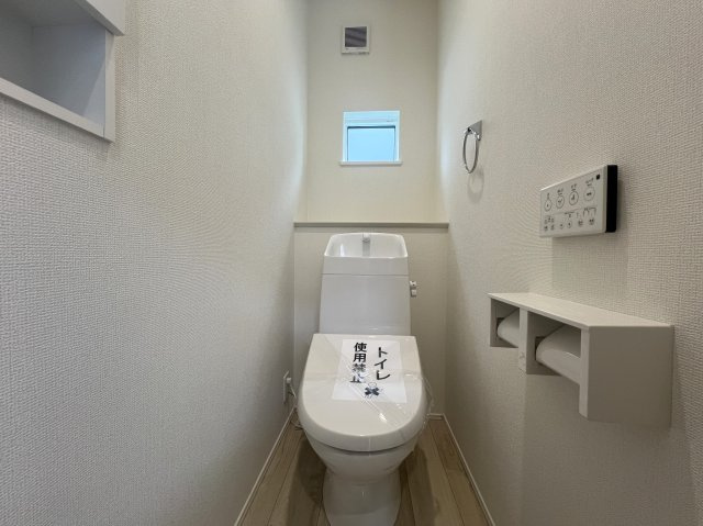 敷地50坪超・南西角地・平屋という最強が詰まった新築戸建◎のトイレ|ゆったりとした空間のトイレです