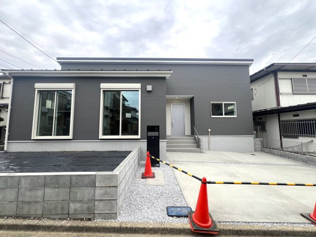 敷地50坪超・南西角地・平屋という最強が詰まった新築戸建◎の外観|きれいな外観です