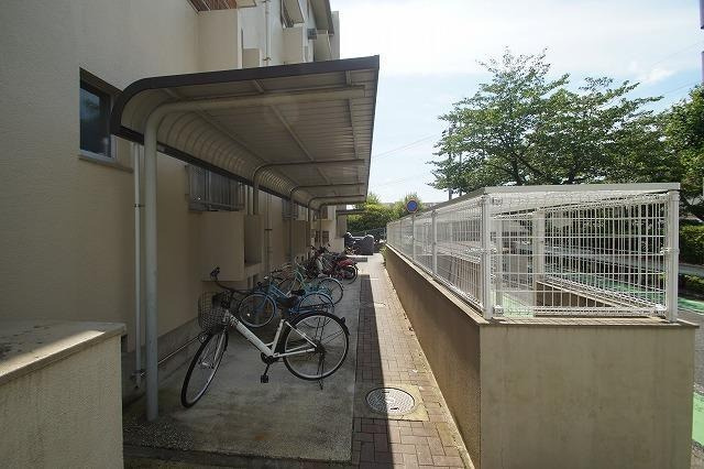 福岡市南区長丘２丁目の賃貸マンションのエントランス