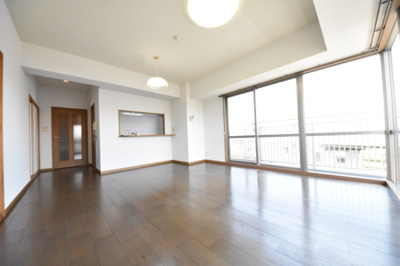 【居間・リビング】 | ファミールタワープラザ岡山