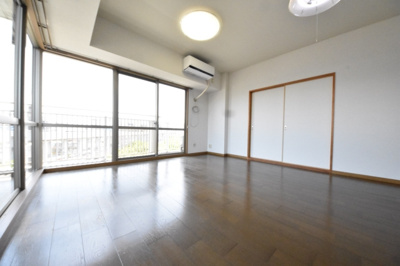 【居間・リビング】 | ファミールタワープラザ岡山