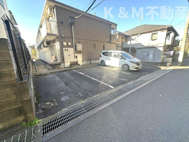 ラフィ－ヌ松ヶ丘の駐車場|駐車場に車を止められます