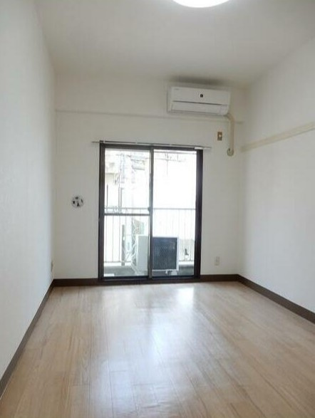 ラビアンローズの居間・リビング