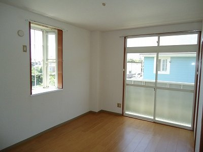 【居間・リビング】 | ファーストヒルズＢ | ゆったり過ごせるリビングです