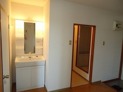 【洗面所】 | ファーストヒルズＢ | ゆったりとスペースのある洗面所