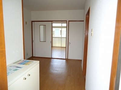 【玄関】 | ファーストヒルズＢ | 明るい玄関です