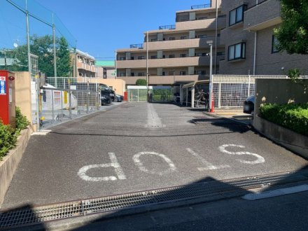 中野方南町グランドハイツの駐車場