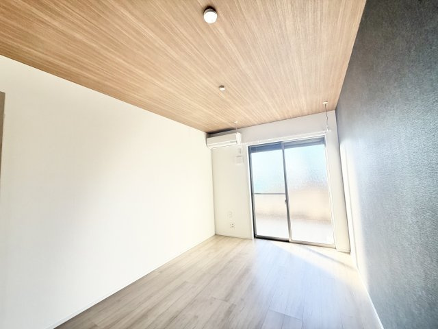 ラパオリーブの洋室