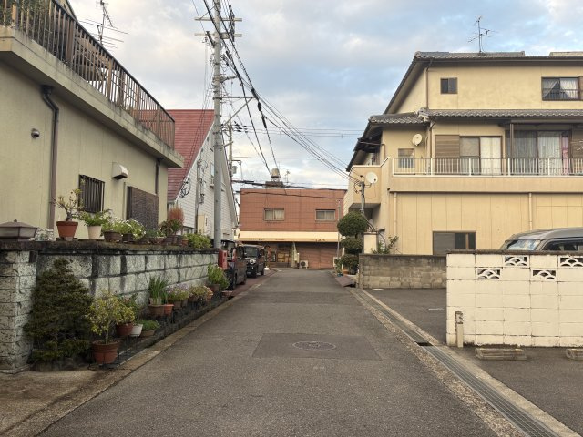 橿原市中曽司町の前面道路含む現地写真