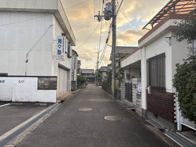橿原市中曽司町の前面道路含む現地写真