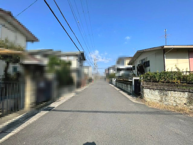 宇治市伊勢田町砂田の前面道路含む現地写真|前道は幅員約6.0mとゆとりがあり、車の出し入れもスムーズです。