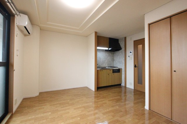 エメラルドノービレⅡの居間・リビング